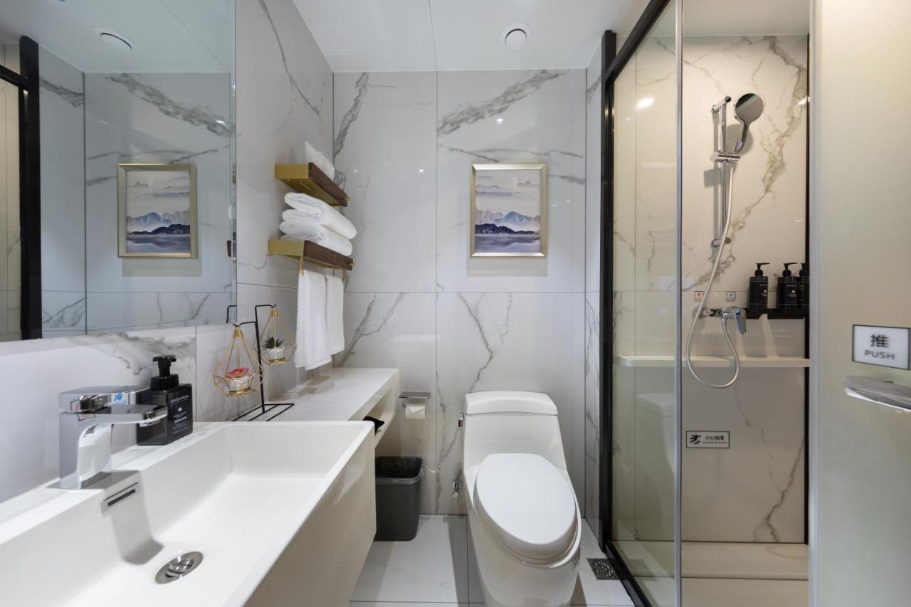 גואנגג'ואו Ausotel By Argyle Baiyun International Airport Renhe Metro Exit B מראה חיצוני תמונה